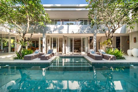Spacious 4-Bedroom Haven next to Berawa Beach