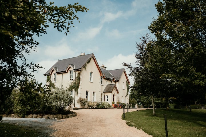 Cloncaw House -Paddock Room - Monaghan