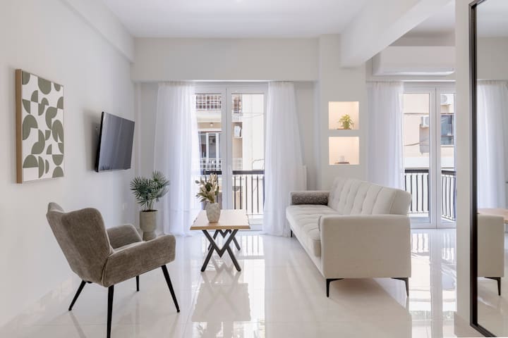Warm Athenian 2BR Apartment by Acropolis Hill