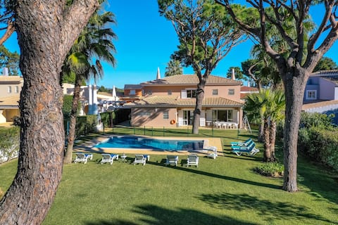 Villa with Garden and Pool in Vilamoura