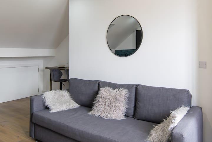 Stylish 3br Cardiff Apt For 9 Steps From Centre - Cardiff