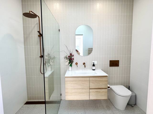 Family Oasis by Lighthouse Beach gallery image 5