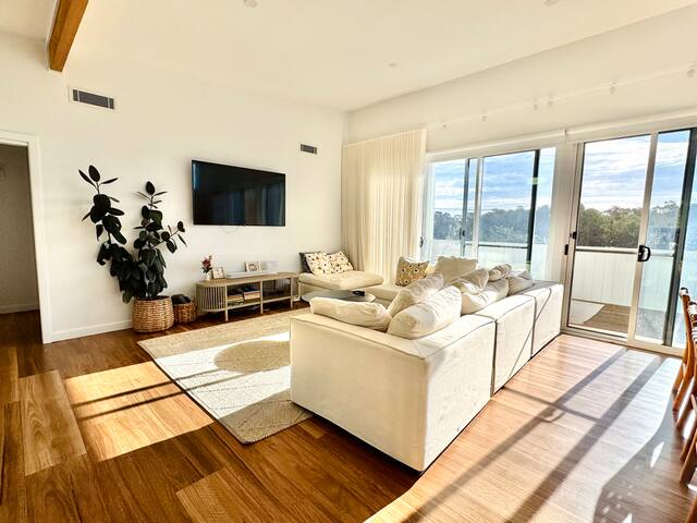 Family Oasis by Lighthouse Beach gallery image 2