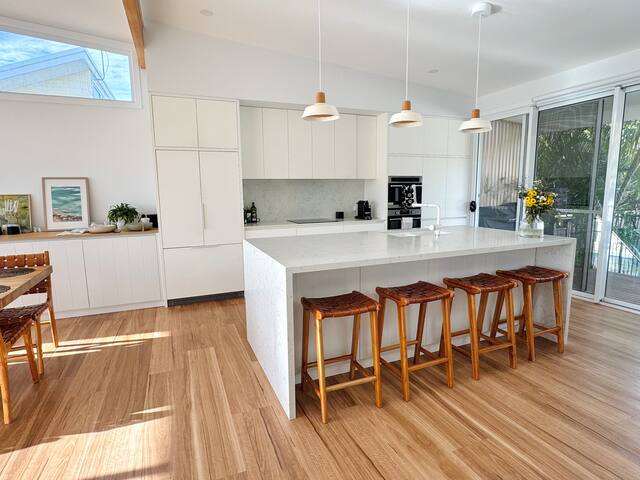 Family Oasis by Lighthouse Beach