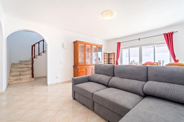 Spacious 4br Villa Near Beach - Portimão