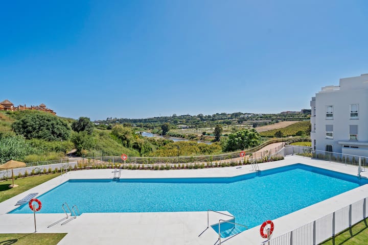 Bright 3br Unit W/ Pool & Gym Access - Puerto Banús