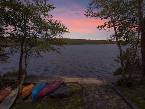 Poconos Cabin: Private Beach, Pool, Fire Pit, 3BA