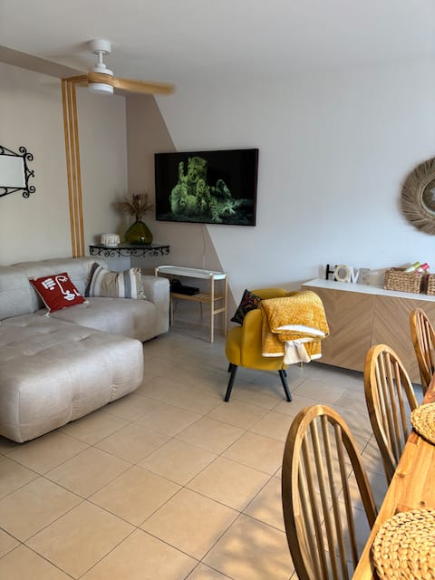 Popular Airbnb listing: Charming 3-room central quiet in Calvi