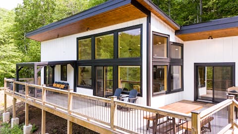New with Views! Hot Tub & Dog Friendly