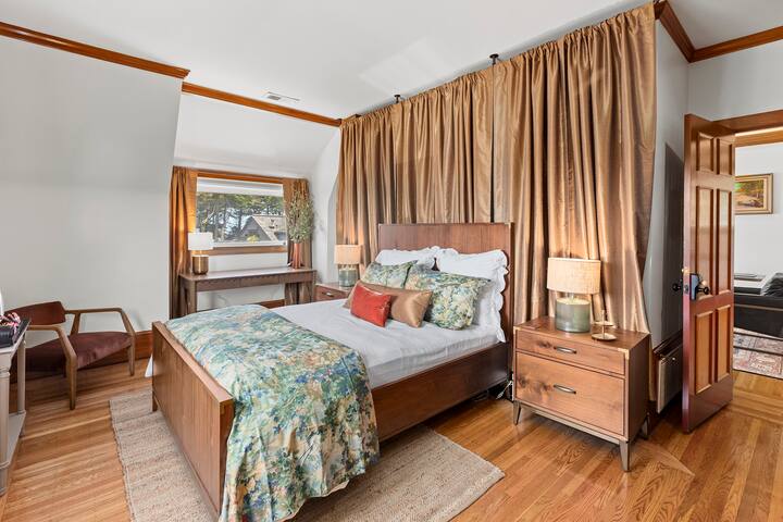 VIEW! Grand Penthouse Unit in Presidio Heights gallery image 3