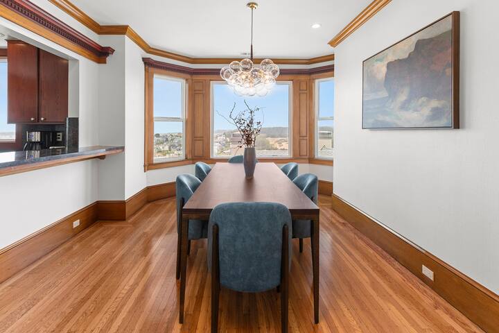 VIEW! Grand Penthouse Unit in Presidio Heights gallery image 2