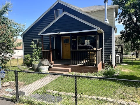 The Maupin House: 3 Story & Spacious