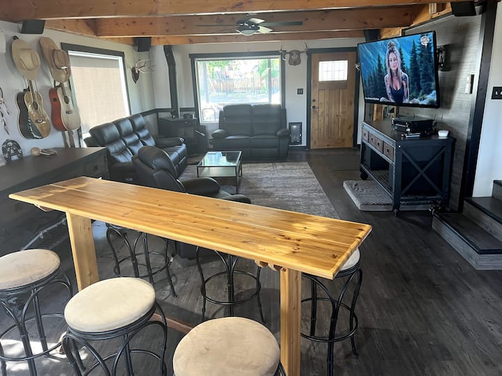 The Maupin House: 3 Story & Spacious - Maupin, OR