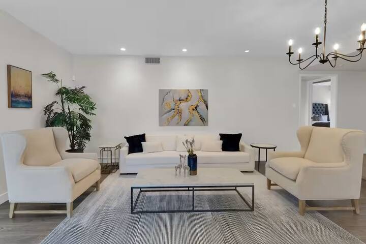 Modern Home | Close to Universal | Van Nuys, CA