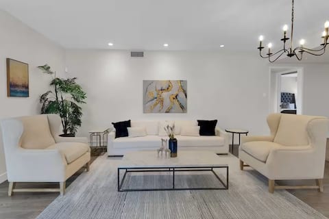 Modern Home | Close to Universal | Van Nuys, CA