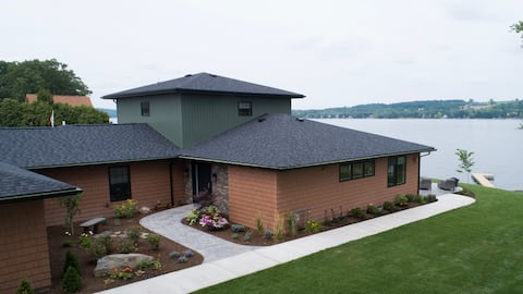 Lakeside Lodge
