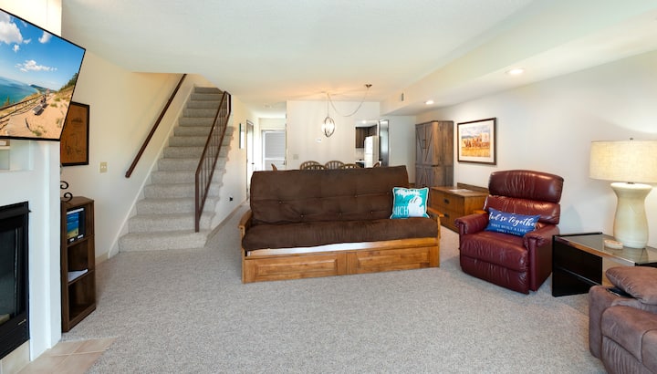 Sugarloaf Condo E7 - Shell Lake, Maple City