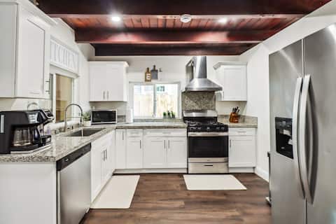 Spacious Modern 3Bedroom 2Bath HalfPlex