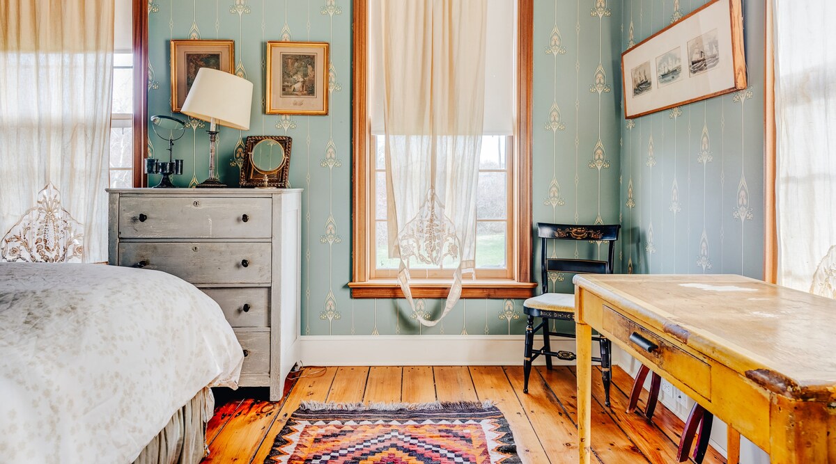 Wallpaper room window
