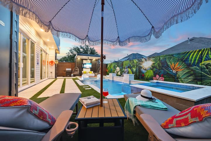 Bali in Houston/8BR • 8BA/Pool/HotTub/Sleeps 23