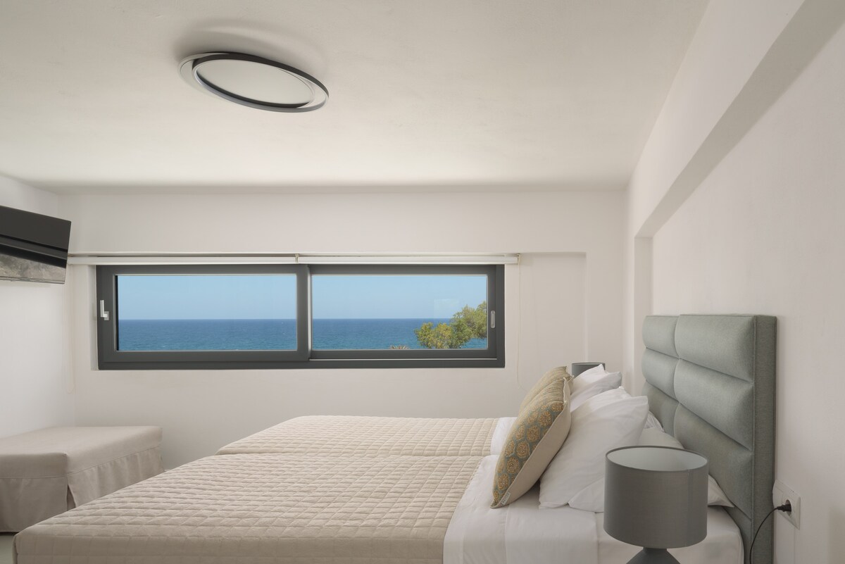 Spálňa v podkroví, ktorá sa nachádza na druhom poschodí.