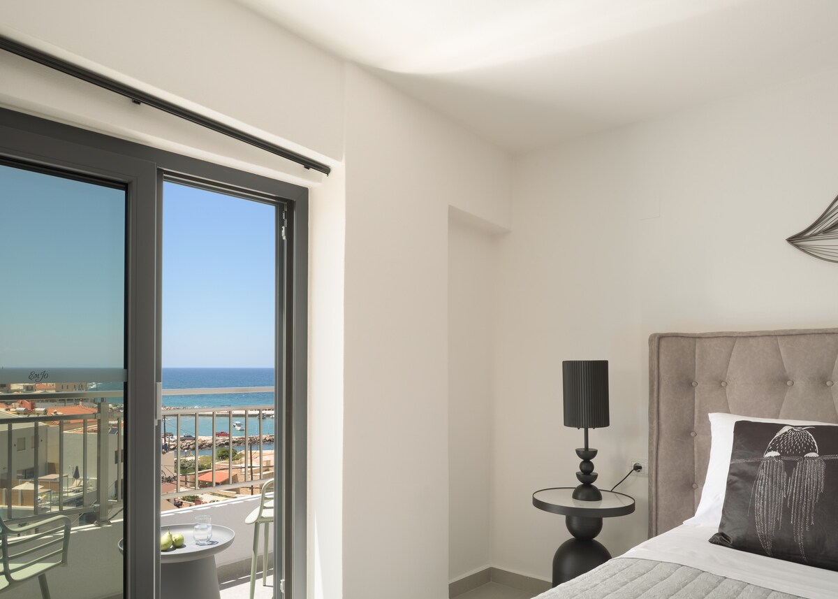 Od prémiovej posteľnej bielizne až po dekorácie na mieru – spať v štýle prvej spálne na druhom poschodí.
