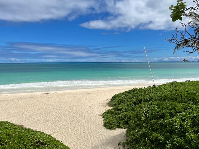 Kailua Beach Cottage – 1990/NUC-1797