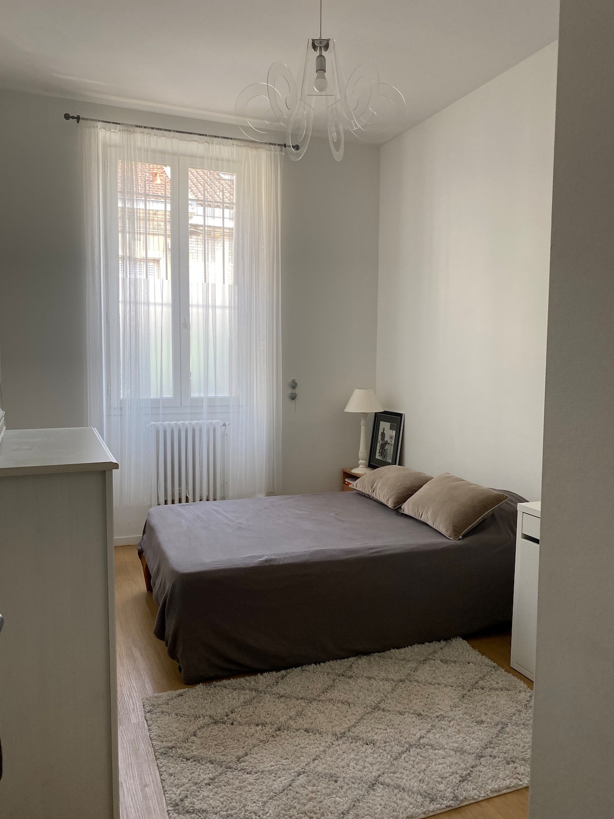 Avec grand placard de rangement 