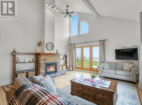 Top Airbnb: Large Waterfront Home With View and Game Room in Chatham Kent