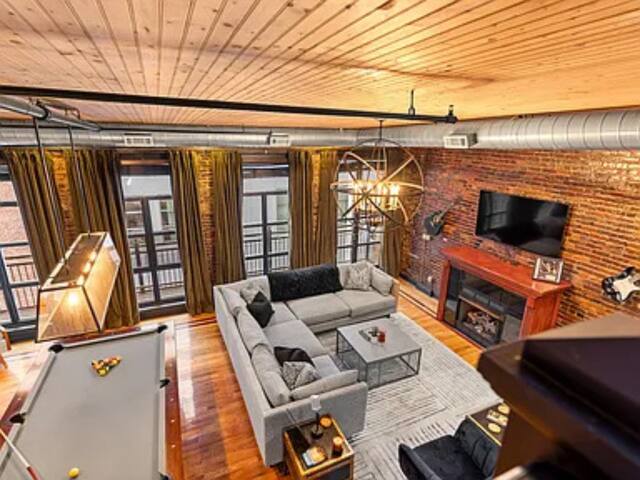 Penthouse 3 Blocks Broadway gallery image 2