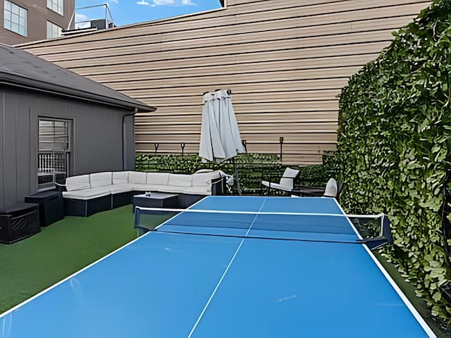 Penthouse 3 Blocks Broadway gallery image 3