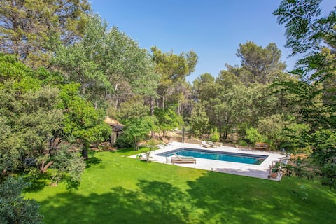Provençal house with pool in Aix-en-Provence