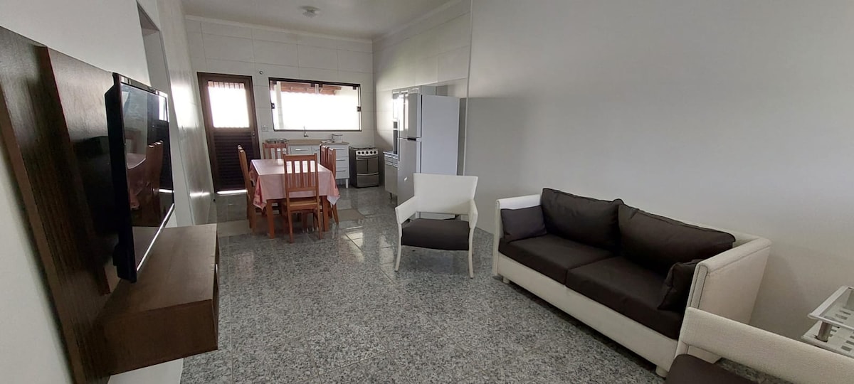 Top Airbnb: House 50 meters from the beach/Monte Carlo em Ilha Comprida