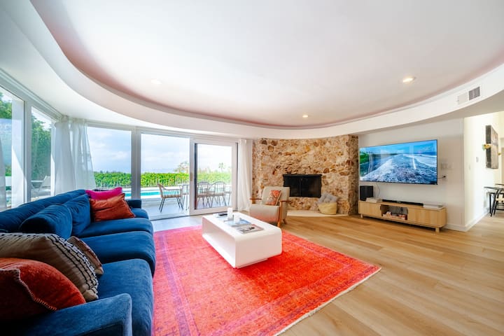 Hillside Retreat/Valley View gallery image 2