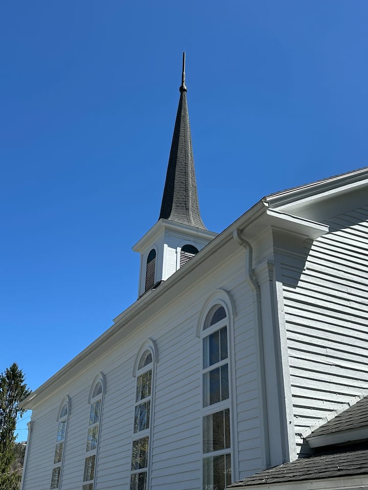 Shara Chapman Hall: Baptist church since 1803 - Houses for Rent in