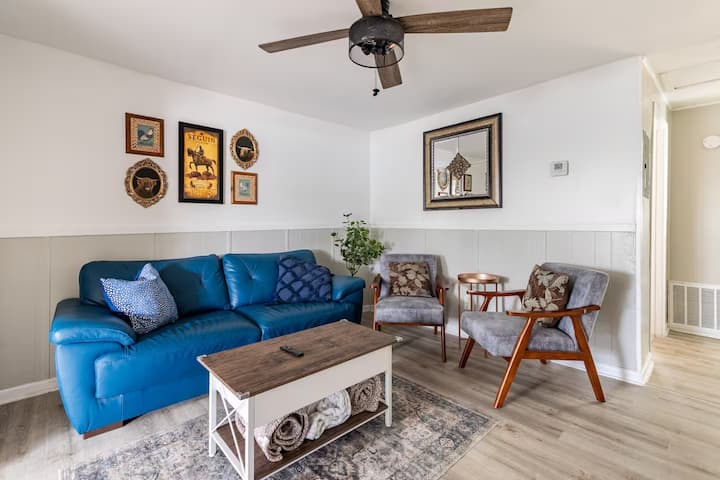 Sleeps 12, Very Private By Tlu, Downtown, River - Seguin