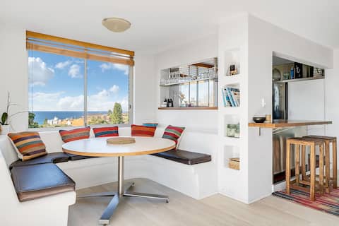 Cozy 2Br - Big Views w Balcony