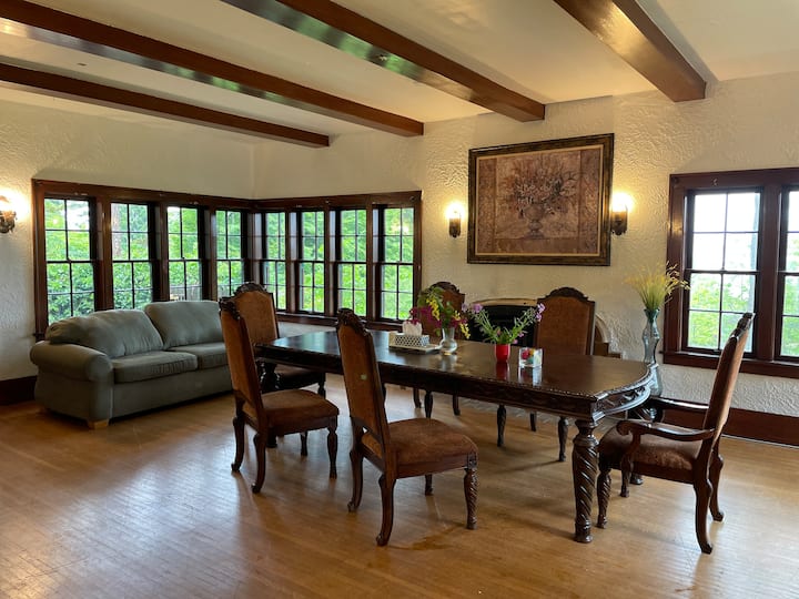 Слика 1 од Стандардна двокреветна соба со заедничка бања