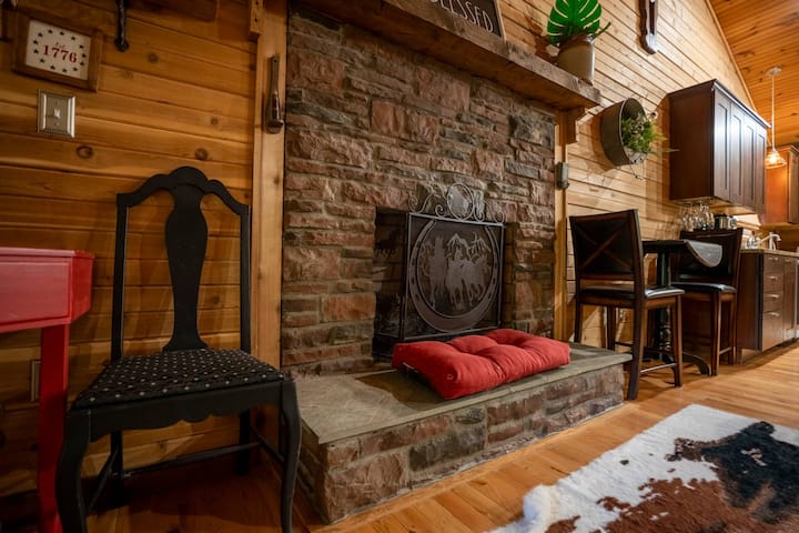 The Hearth - Hampton, TN