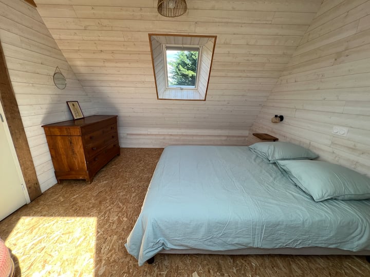 се наоѓа на вториот кат