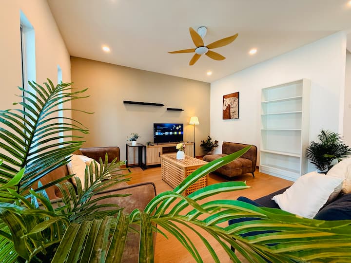 Whitezen Family Homestay 9room - Batu Ferringhi