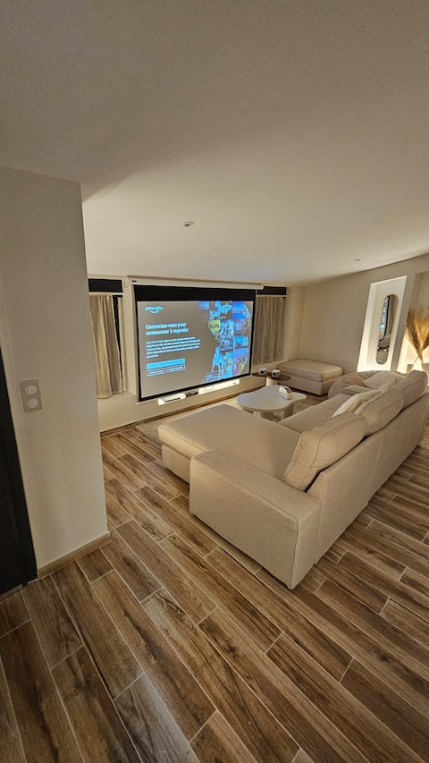 Spa & Private Cinema in Bezons