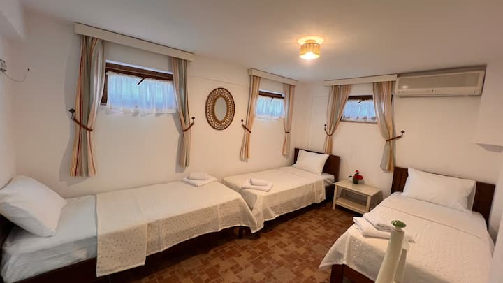 Adahan Otel - Kuzey Oda - Bozcaada