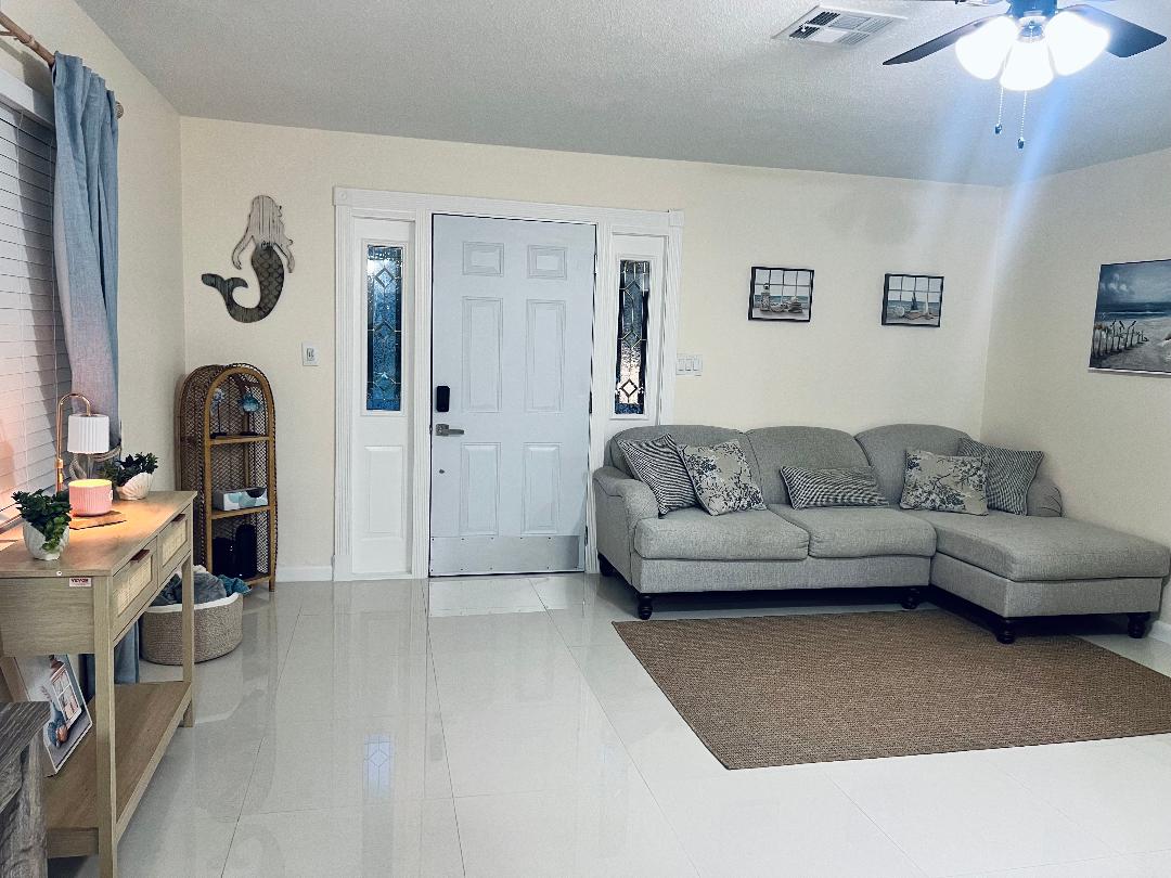 Top Airbnb: The Coastal Nest • Private Pool & Backyard in South Bradenton