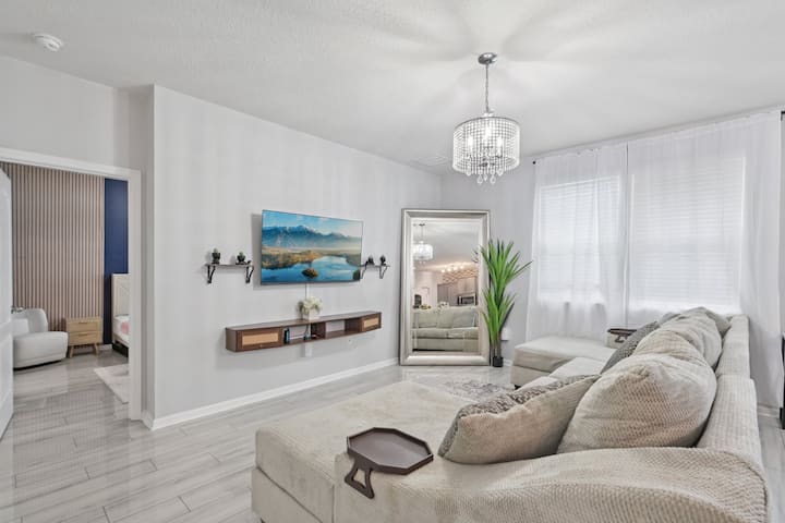 Lakefront Retreat | 5br | 2.5ba | Fenced | Pool - Jacksonville