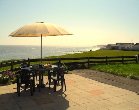 Top Airbnb: Panoramic seaside beach house in Bacton