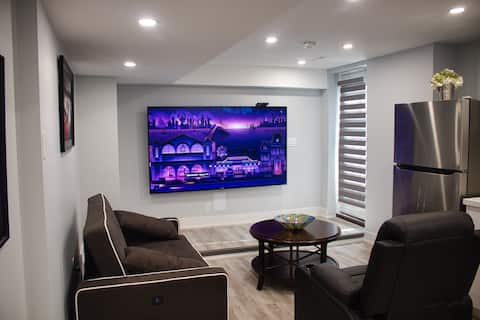 Top performing Airbnb: Adey's Haven: 1BR + Free Parking in Brampton