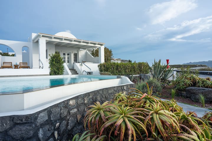 Diamond 4bd Sunset/Sea View Villa w Pool & HotTub