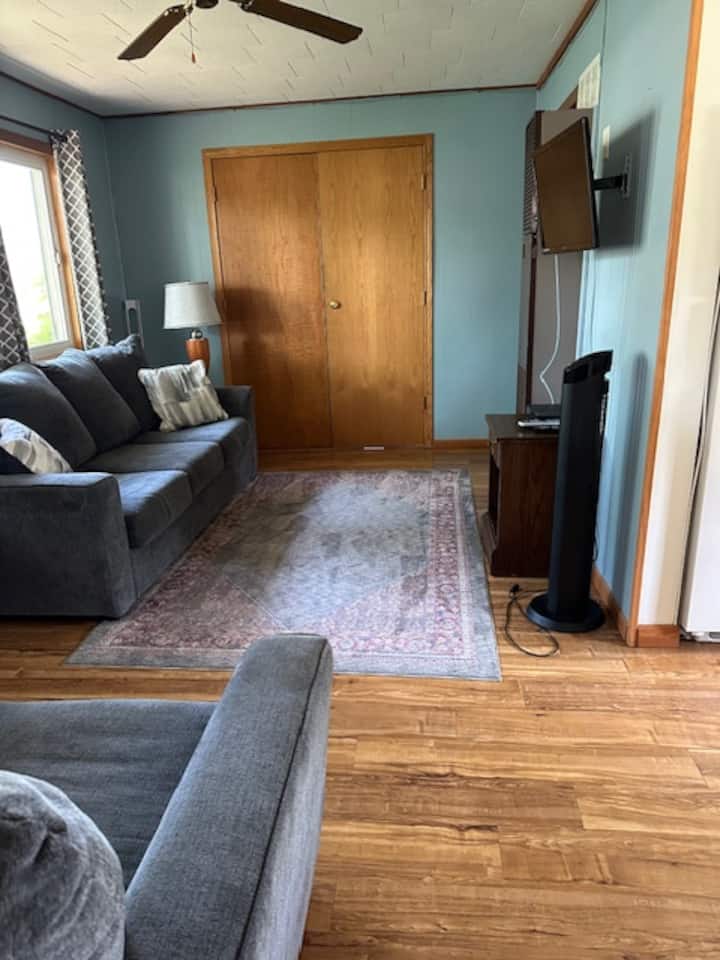 Cabin #4 Adjoined Cabin (2 Night Minimum - Wollersheim Winery & Distillery