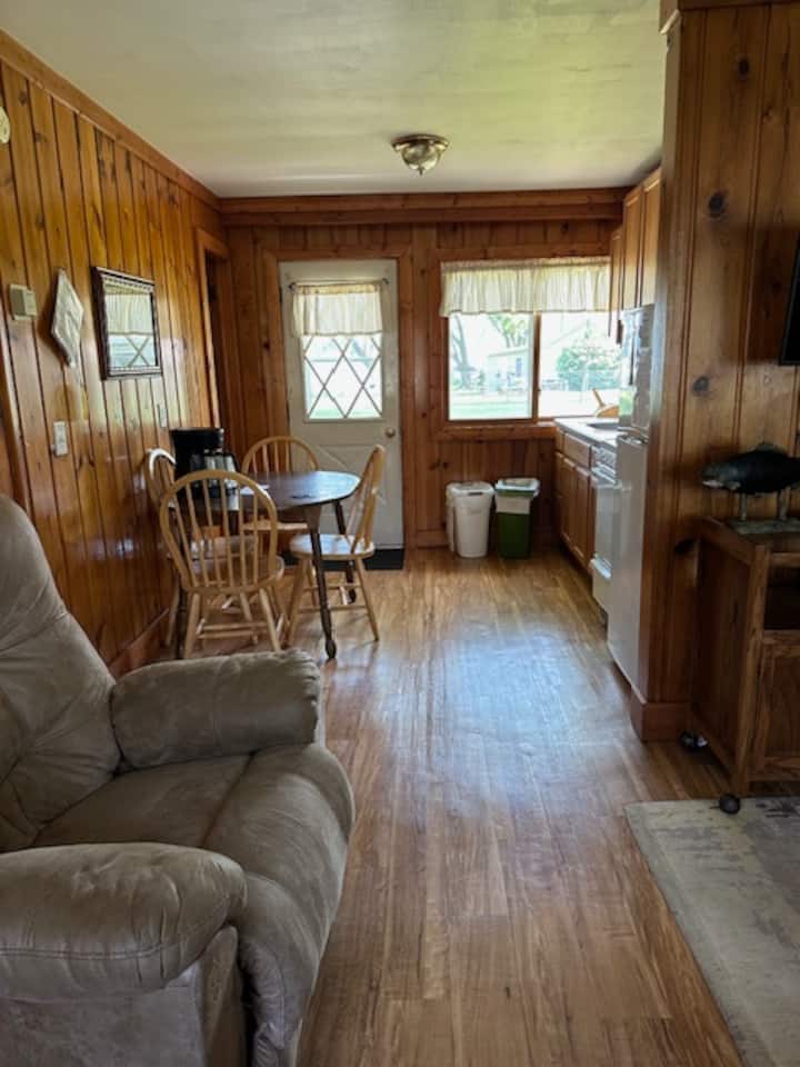 Cabin #5 Adjoined Cabin (2 Night Minimum - Wollersheim Winery & Distillery